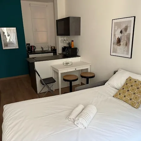 Guesthost - Ponte Vecchio Charming Nest *