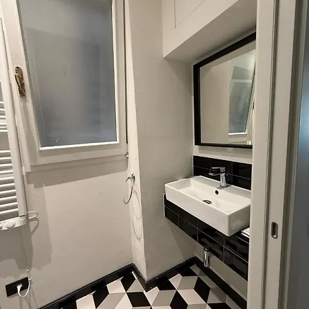 Guesthost - Ponte Vecchio Charming Nest *