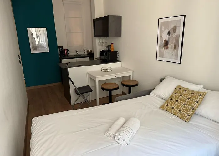 Guesthost - Ponte Vecchio Charming Nest *